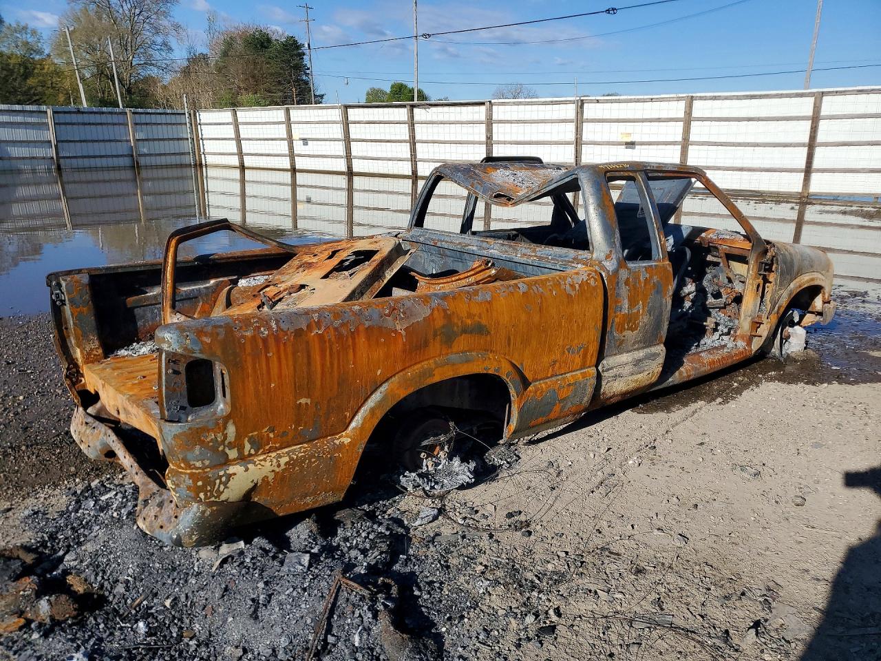 2001 Chevrolet S Truck S10 Burn vin: 1GCCS19W618122658