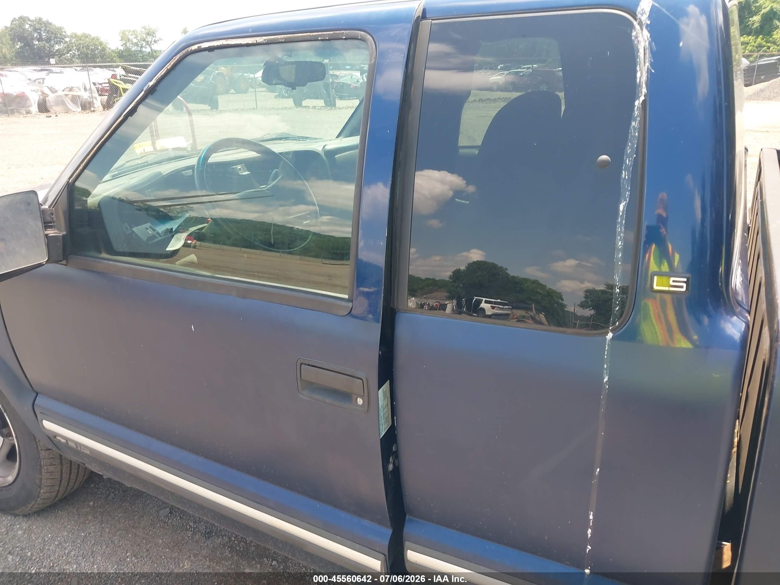 2001 Chevrolet S-10 Ls Dark Blue vin: 1GCCS19W618175697