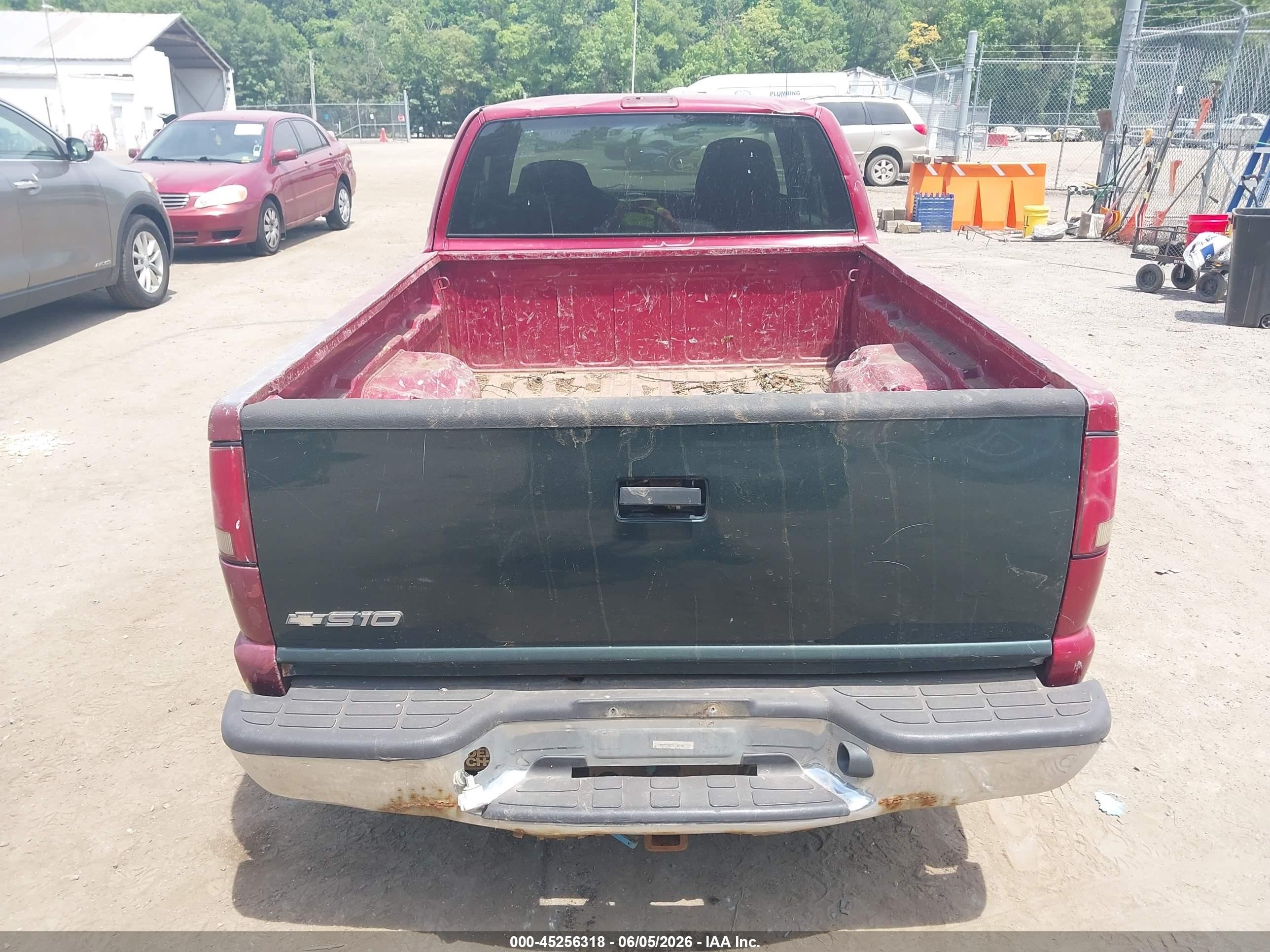 2001 Chevrolet S-10 Ls Red vin: 1GCCS19W718148198