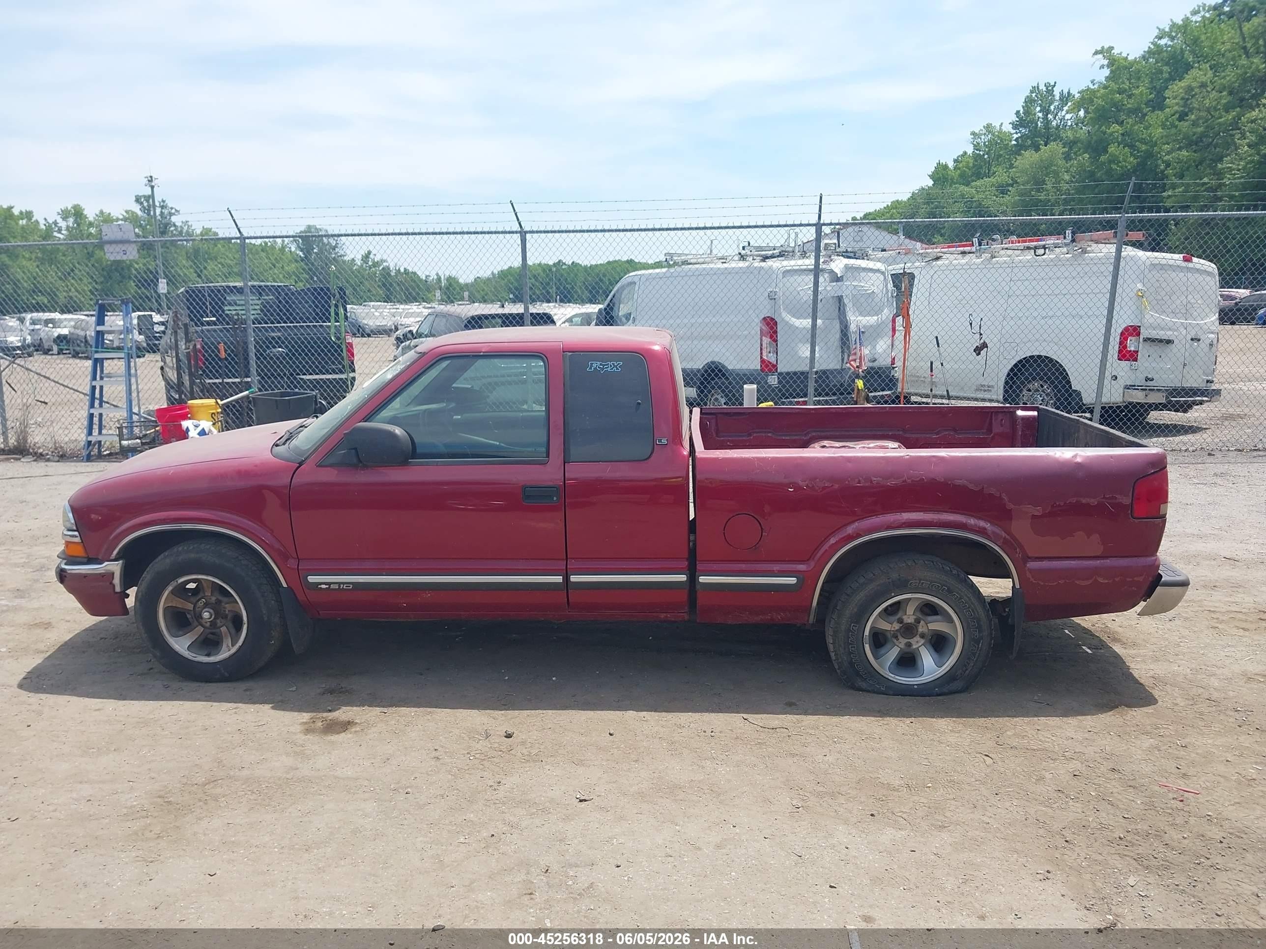 2001 Chevrolet S-10 Ls Red vin: 1GCCS19W718148198
