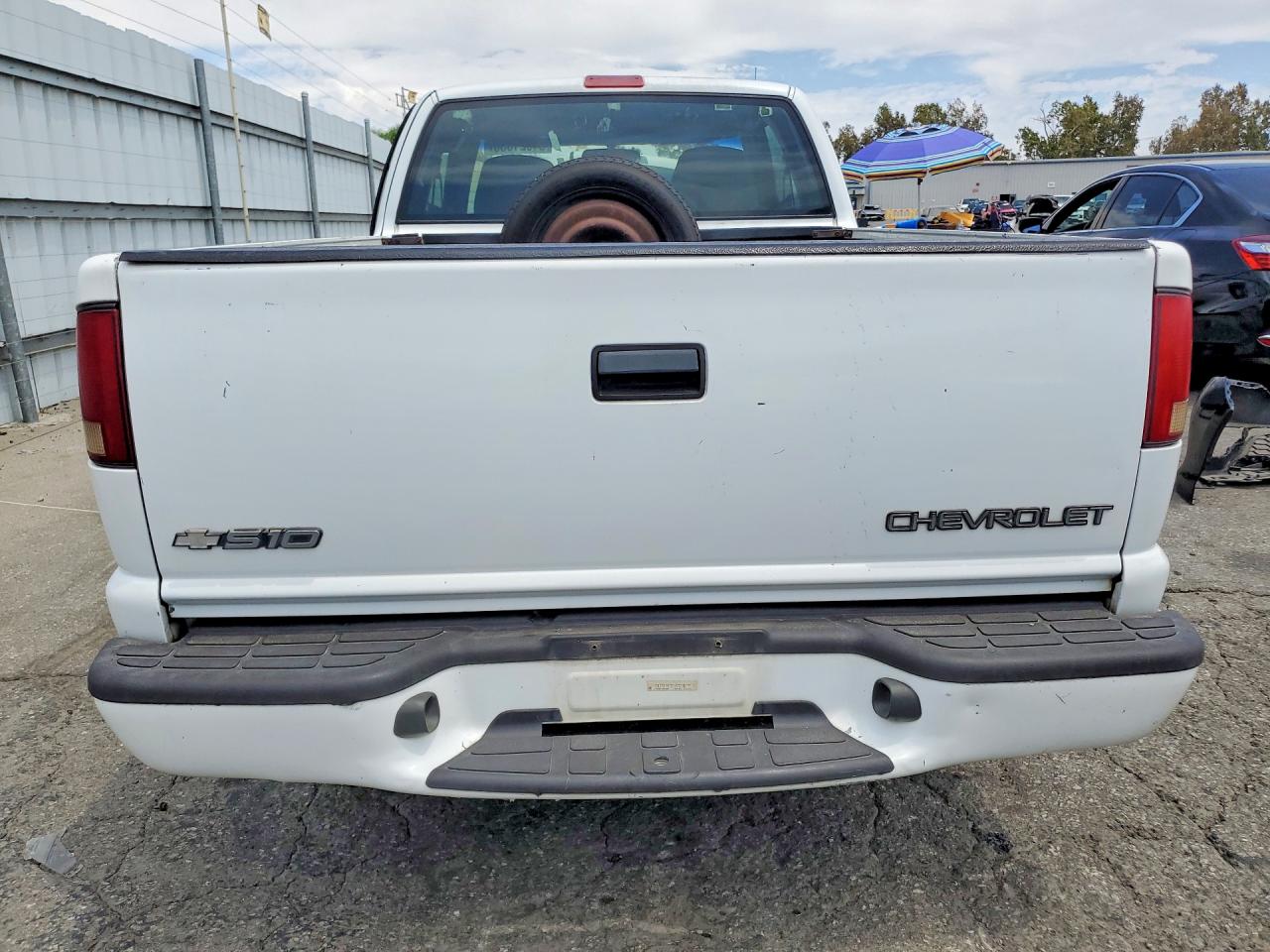 2001 Chevrolet S Truck S10 White vin: 1GCCS19W718163218