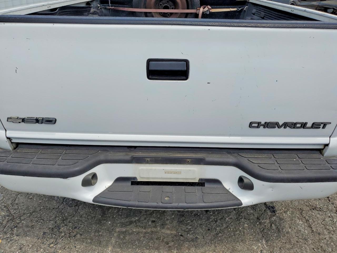 2001 Chevrolet S Truck S10 White vin: 1GCCS19W718163218