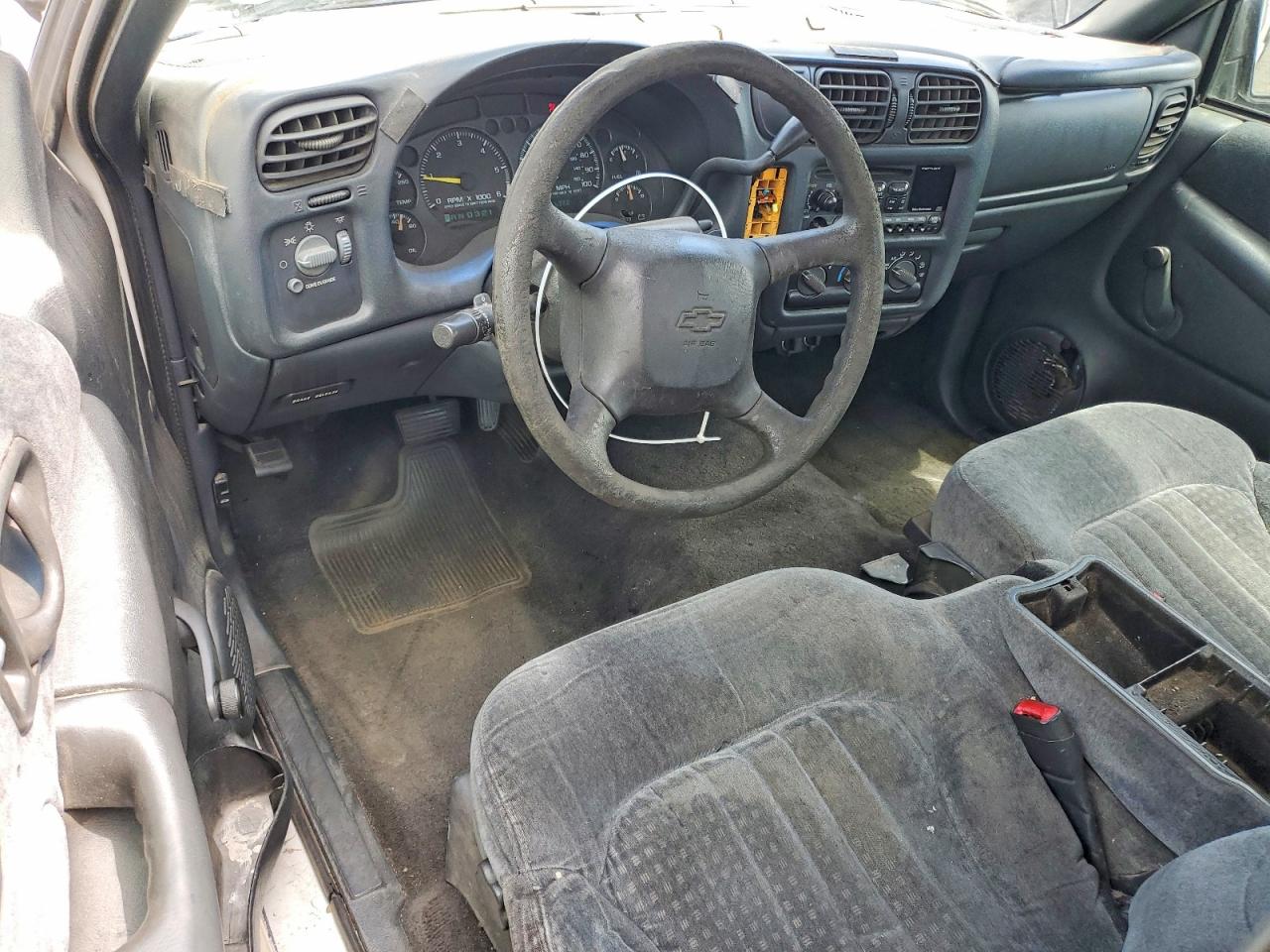 2001 Chevrolet S Truck S10 White vin: 1GCCS19W718163218