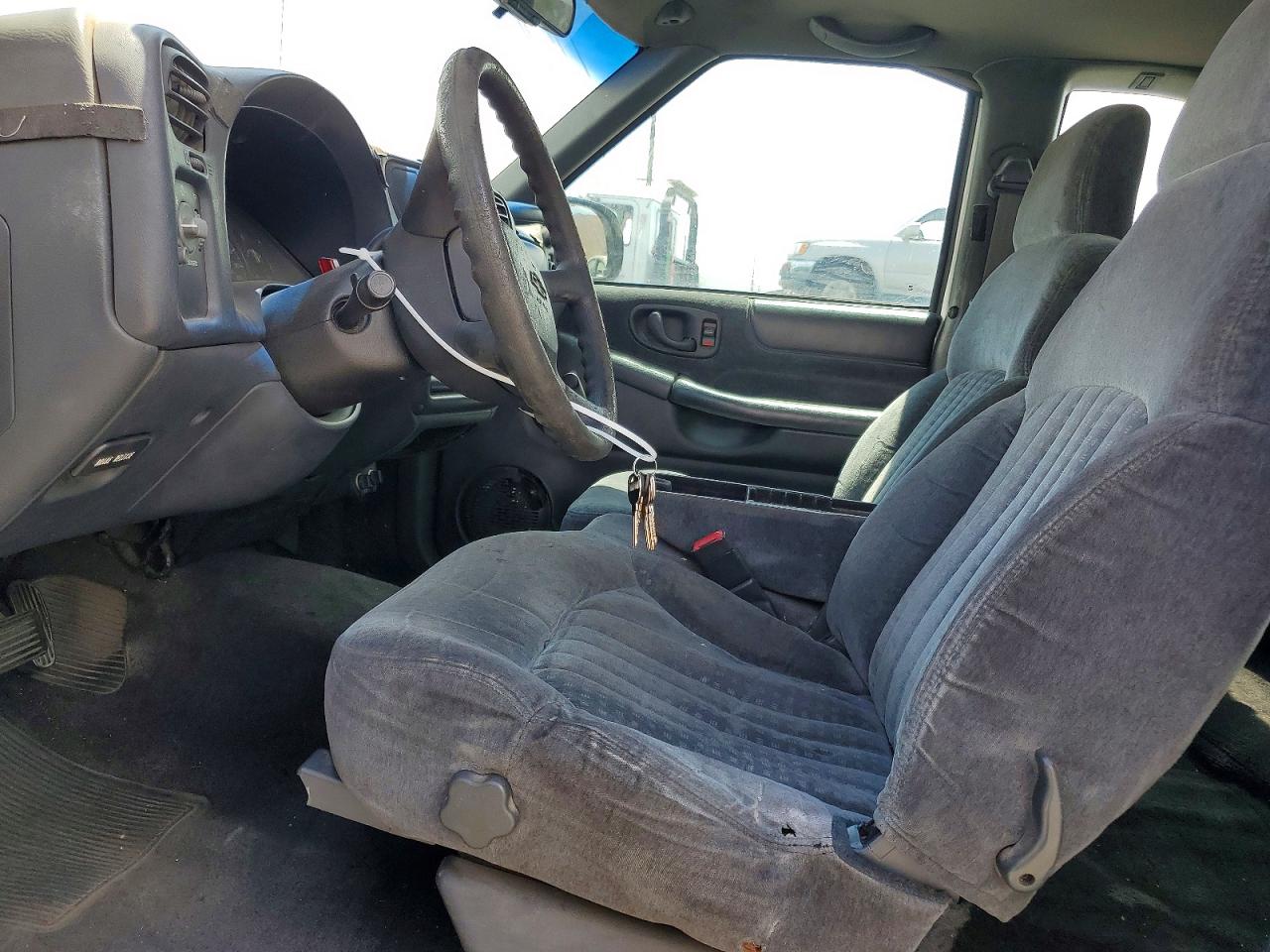 2001 Chevrolet S Truck S10 White vin: 1GCCS19W718163218