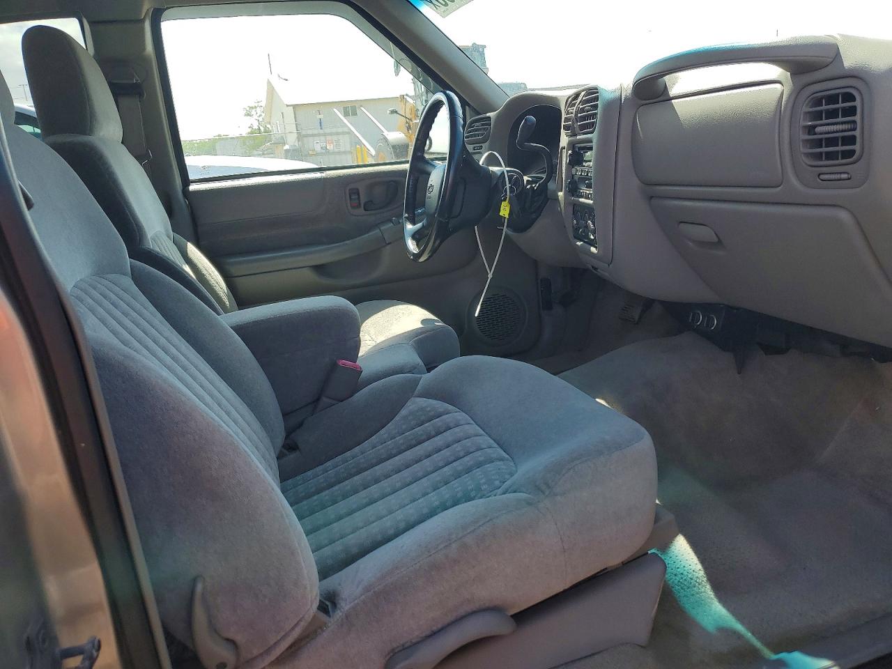 2002 Chevrolet S Truck S10 Silver vin: 1GCCS19W728264065