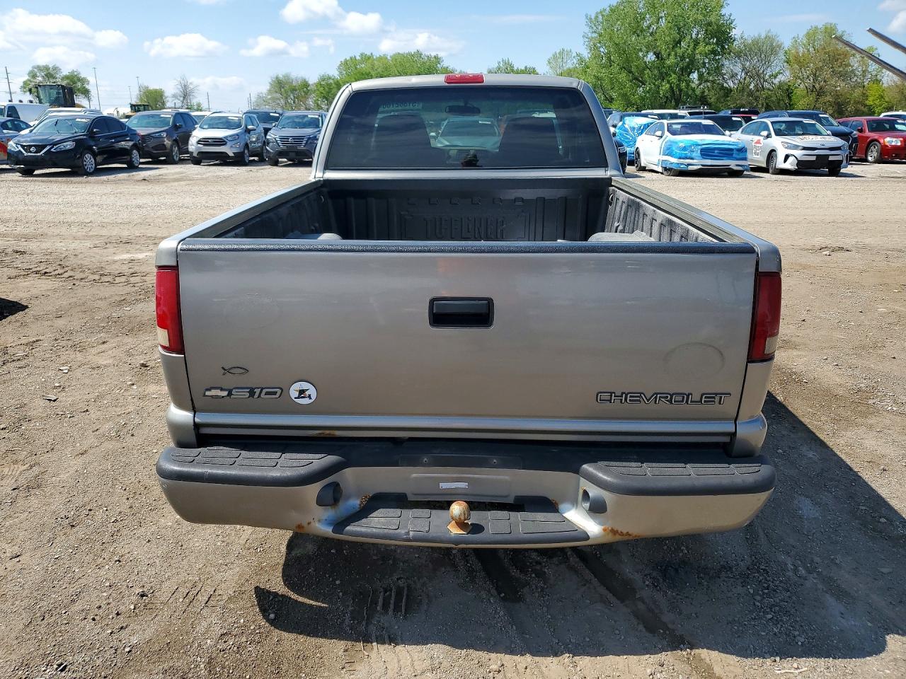 2002 Chevrolet S Truck S10 Silver vin: 1GCCS19W728264065
