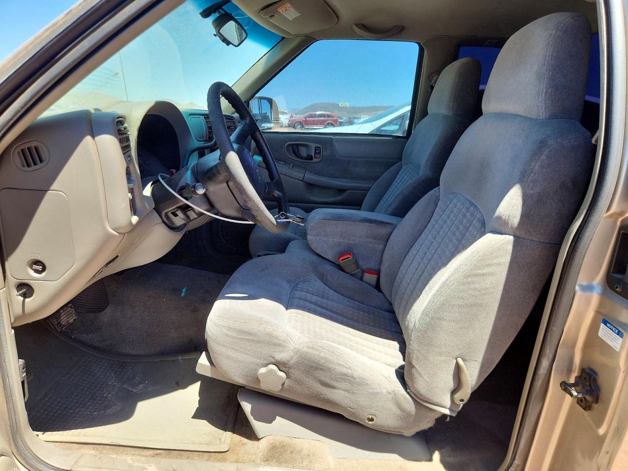 2000 Chevrolet S Truck S10 Tan vin: 1GCCS19W7Y8260087