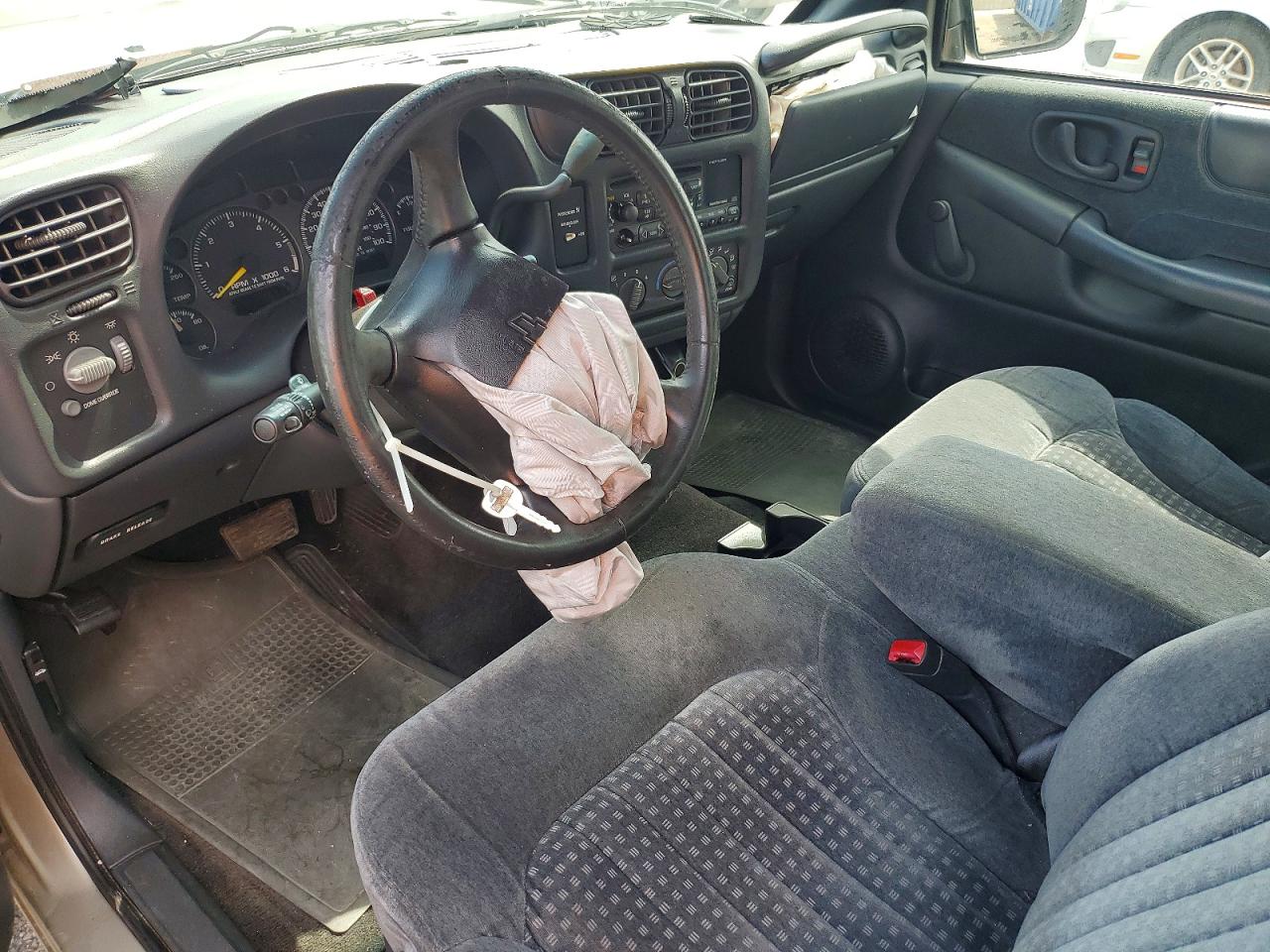 2001 Chevrolet S Truck S10 Gray vin: 1GCCS19W818100483