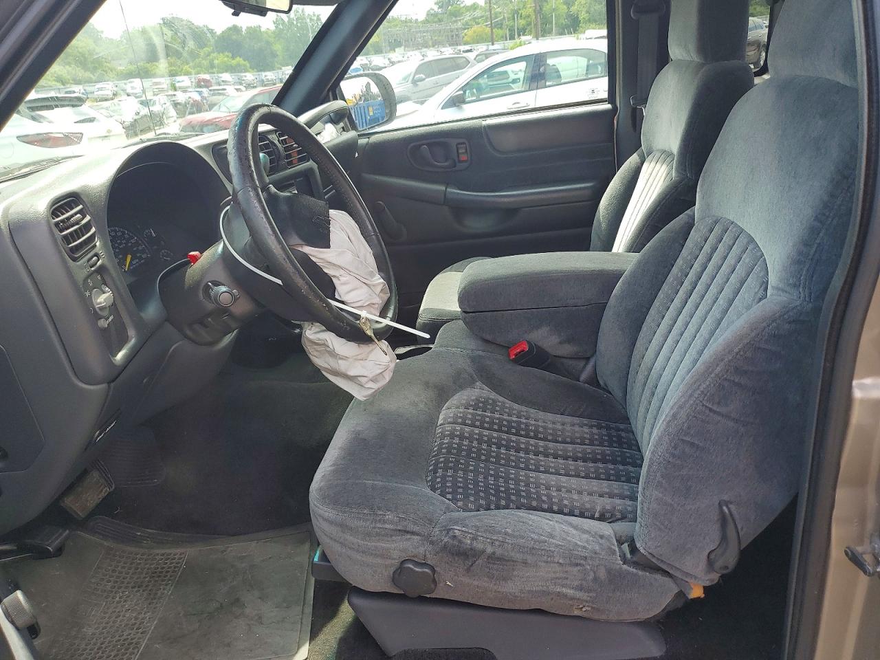 2001 Chevrolet S Truck S10 Gray vin: 1GCCS19W818100483