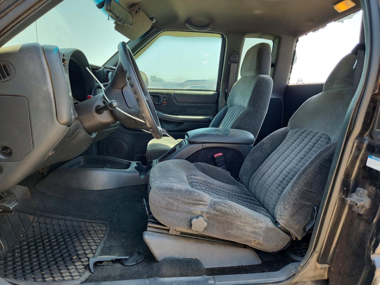 2001 Chevrolet S Truck S10 Black vin: 1GCCS19W818184627
