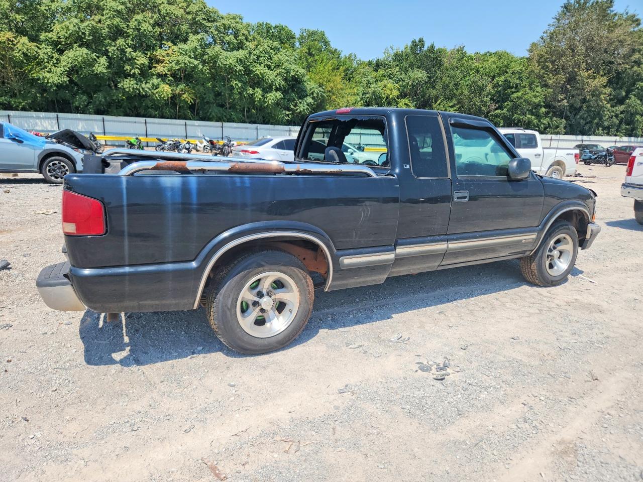 2001 Chevrolet S Truck S10 Black vin: 1GCCS19W818184627