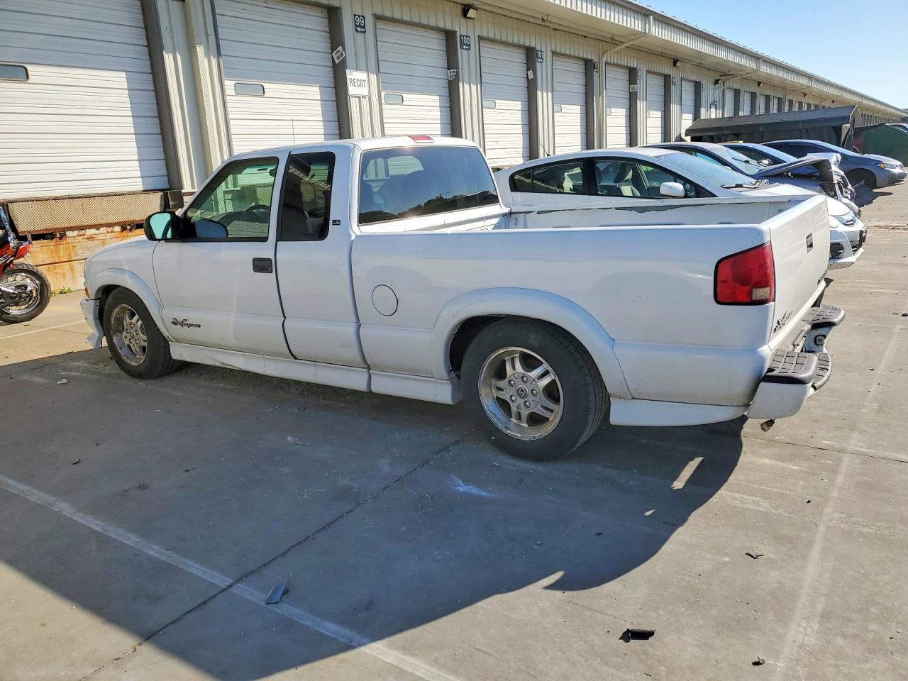 2002 Chevrolet S Truck S10 White vin: 1GCCS19W828136966