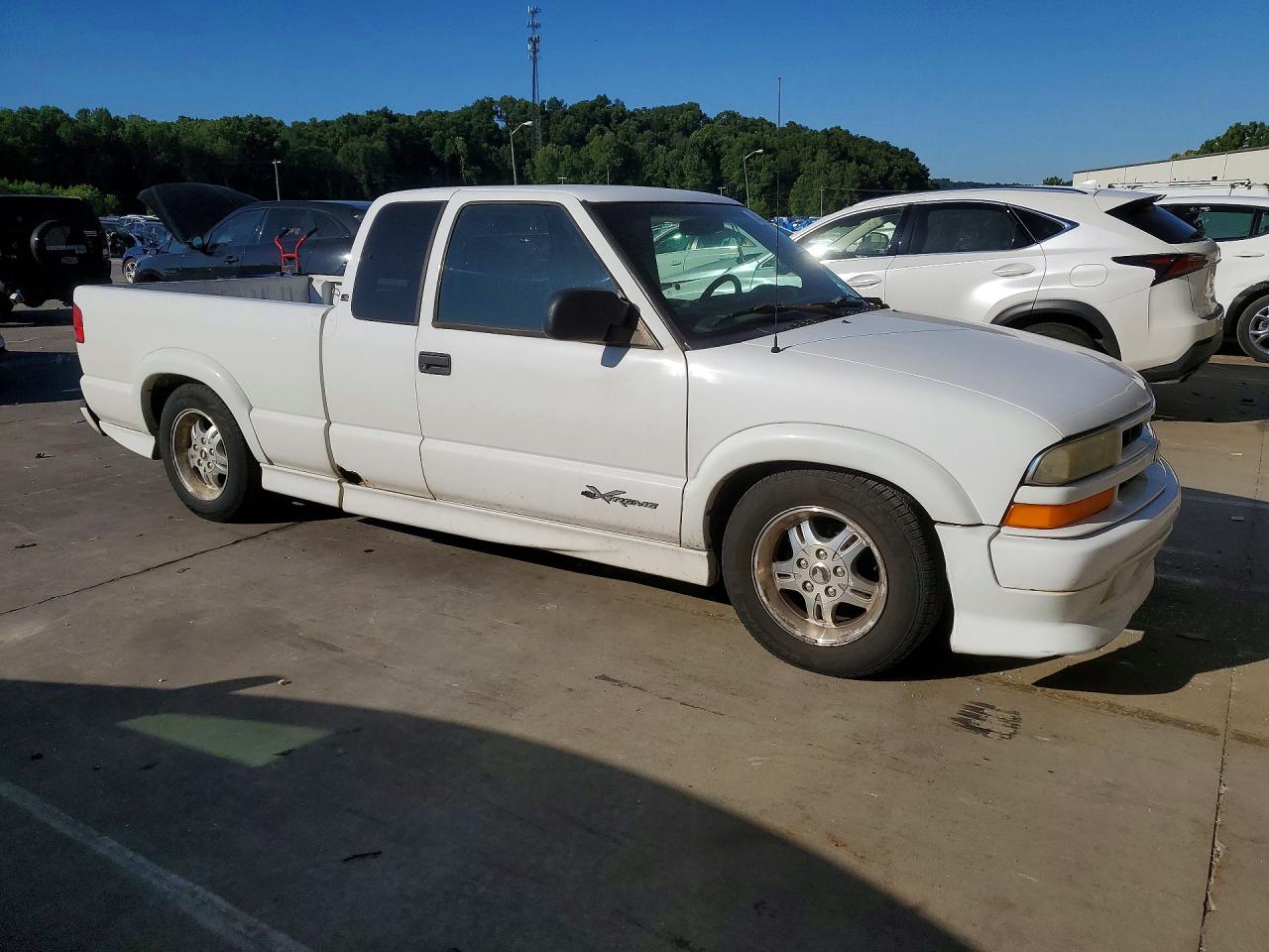 2002 Chevrolet S Truck S10 White vin: 1GCCS19W828136966