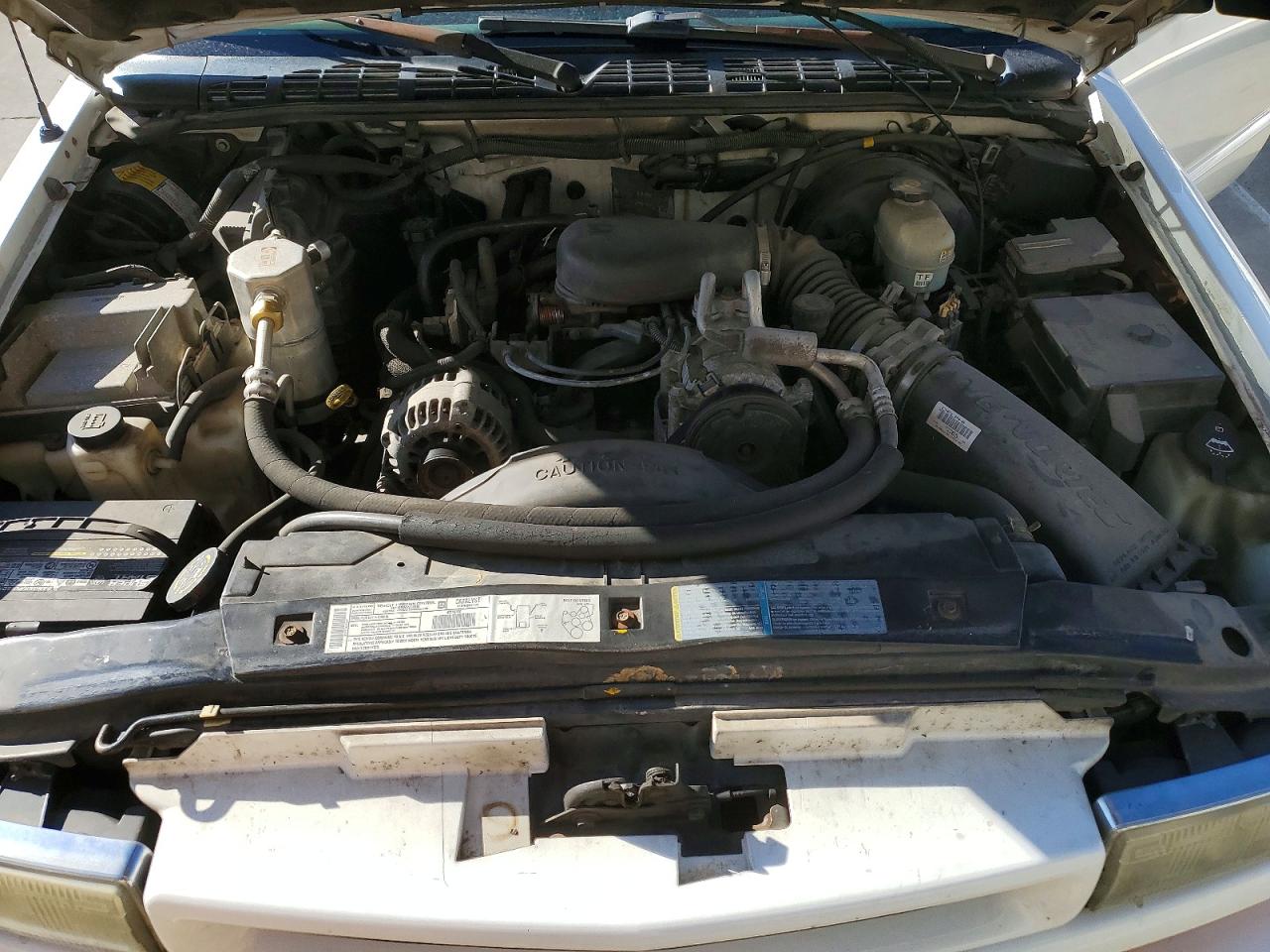 2002 Chevrolet S Truck S10 White vin: 1GCCS19W828136966