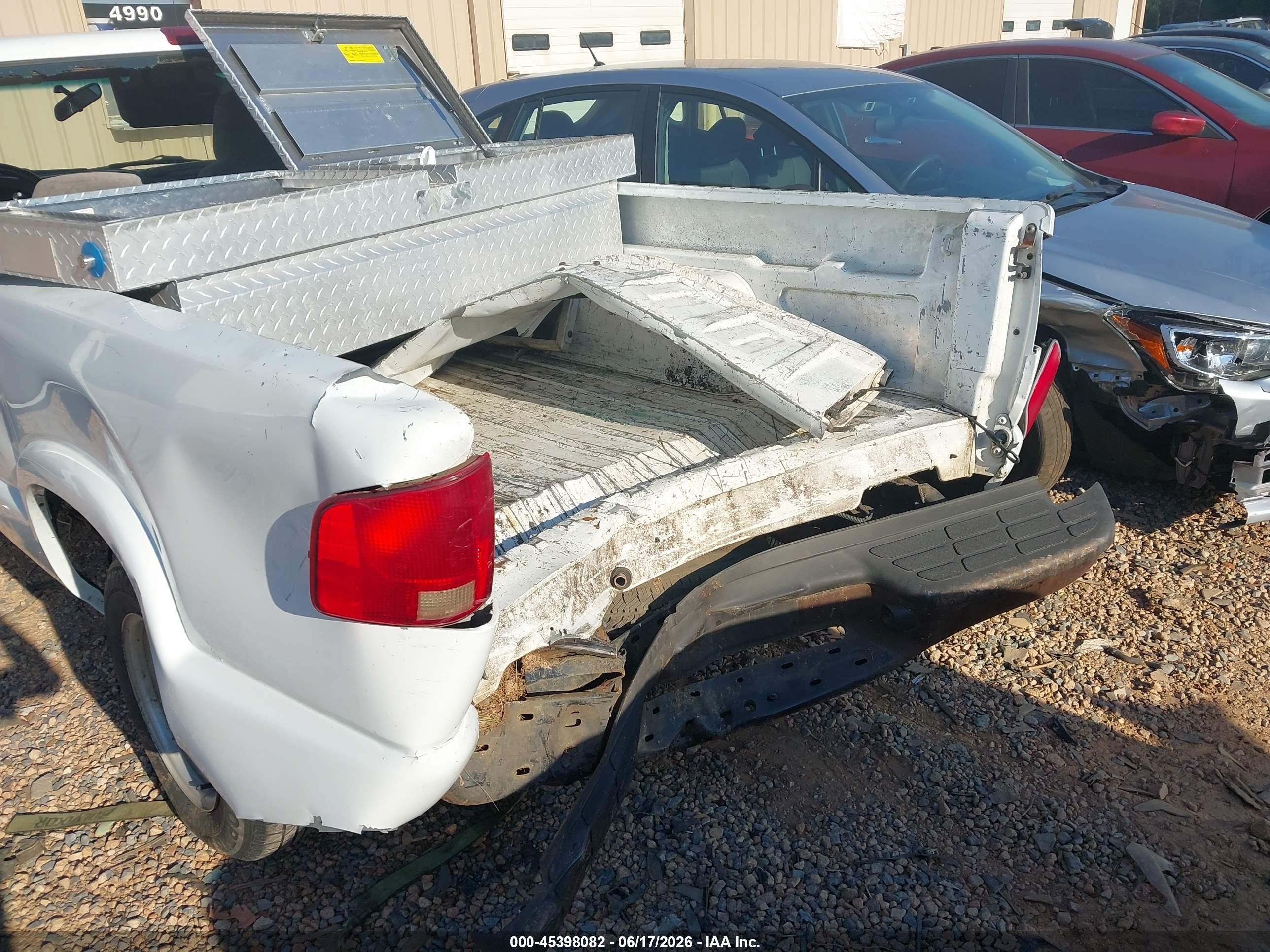 2002 Chevrolet S-10 Ls Белый vin: 1GCCS19W828195581