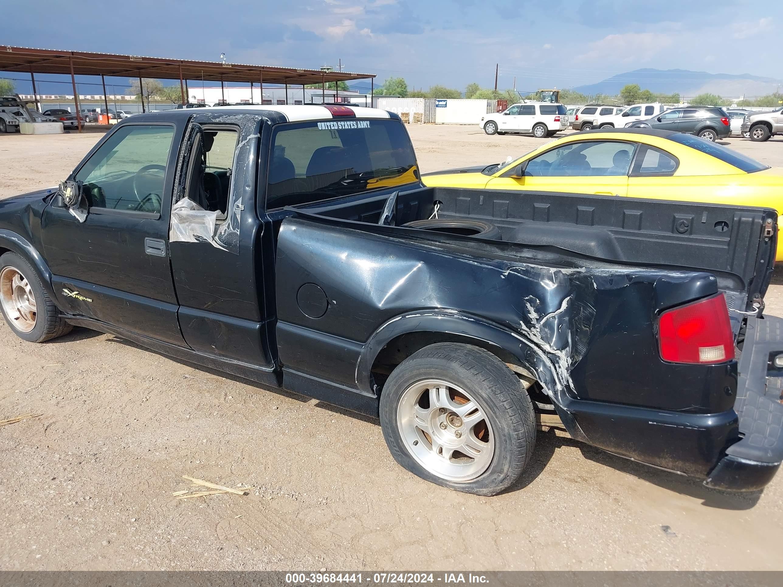 2002 Chevrolet S-10 Ls Black vin: 1GCCS19W928151122