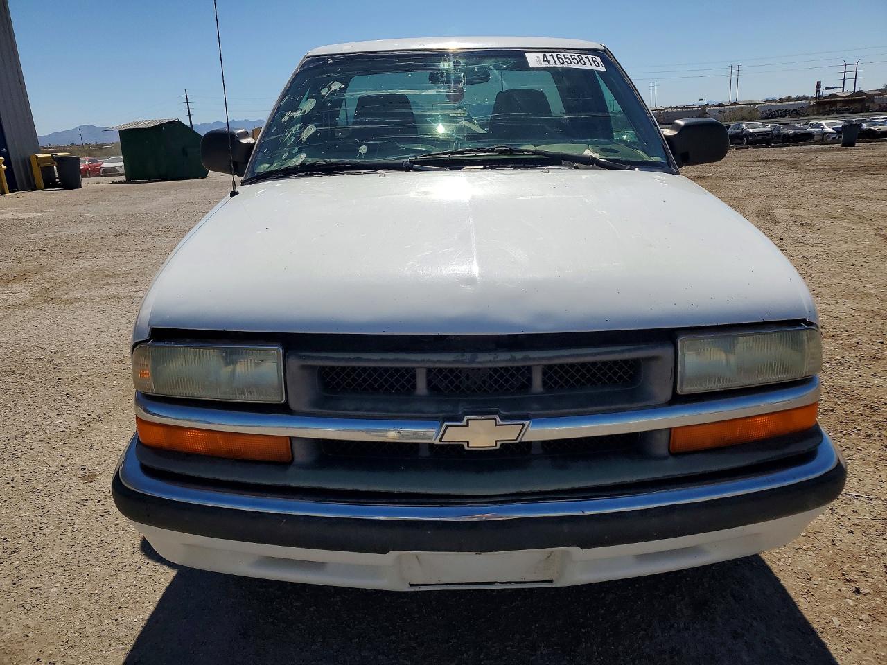 2002 Chev S-10 Белый vin: 1GCCS19W928216650