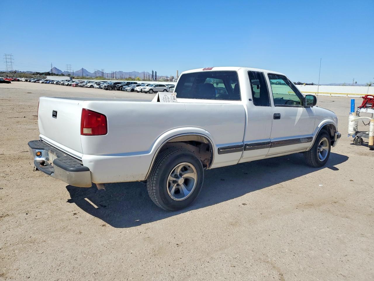2002 Chev S-10 Белый vin: 1GCCS19W928216650