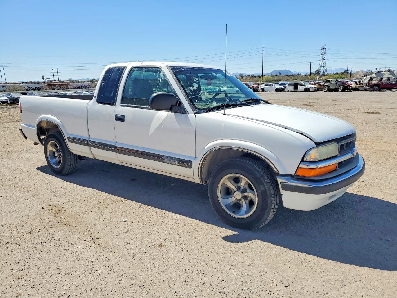 2002 Chev S-10 Белый vin: 1GCCS19W928216650