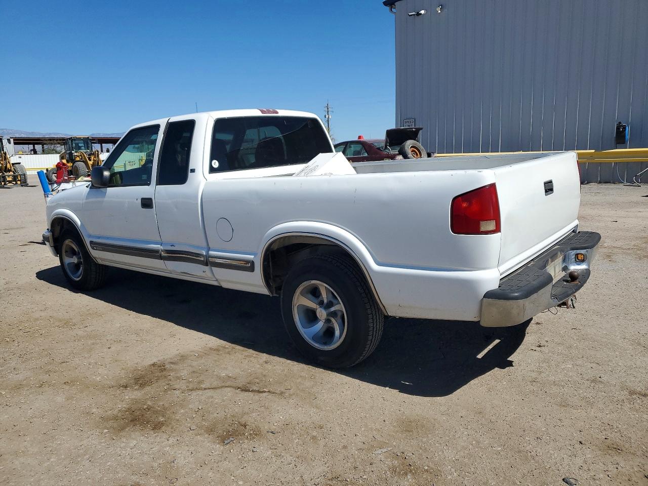 2002 Chev S-10 Белый vin: 1GCCS19W928216650