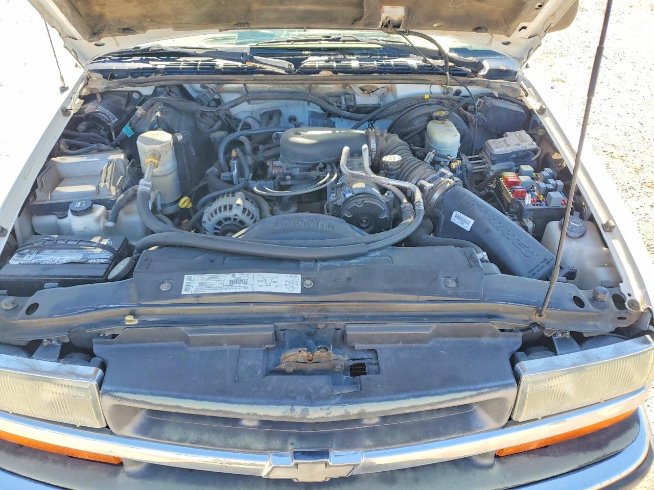 2002 Chev S-10 Белый vin: 1GCCS19W928216650