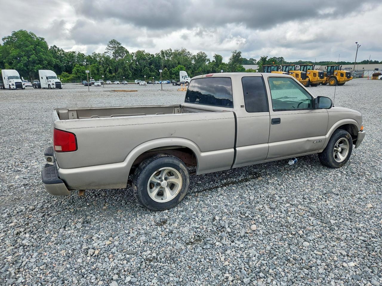 2001 Chevrolet S Truck S10 Gold vin: 1GCCS19WX18152505