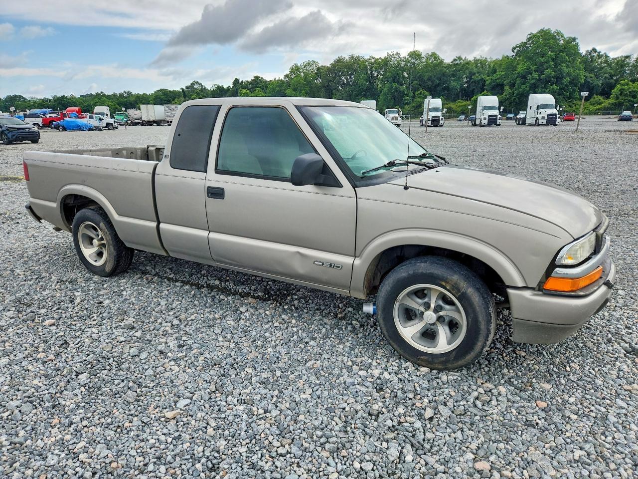 2001 Chevrolet S Truck S10 Gold vin: 1GCCS19WX18152505