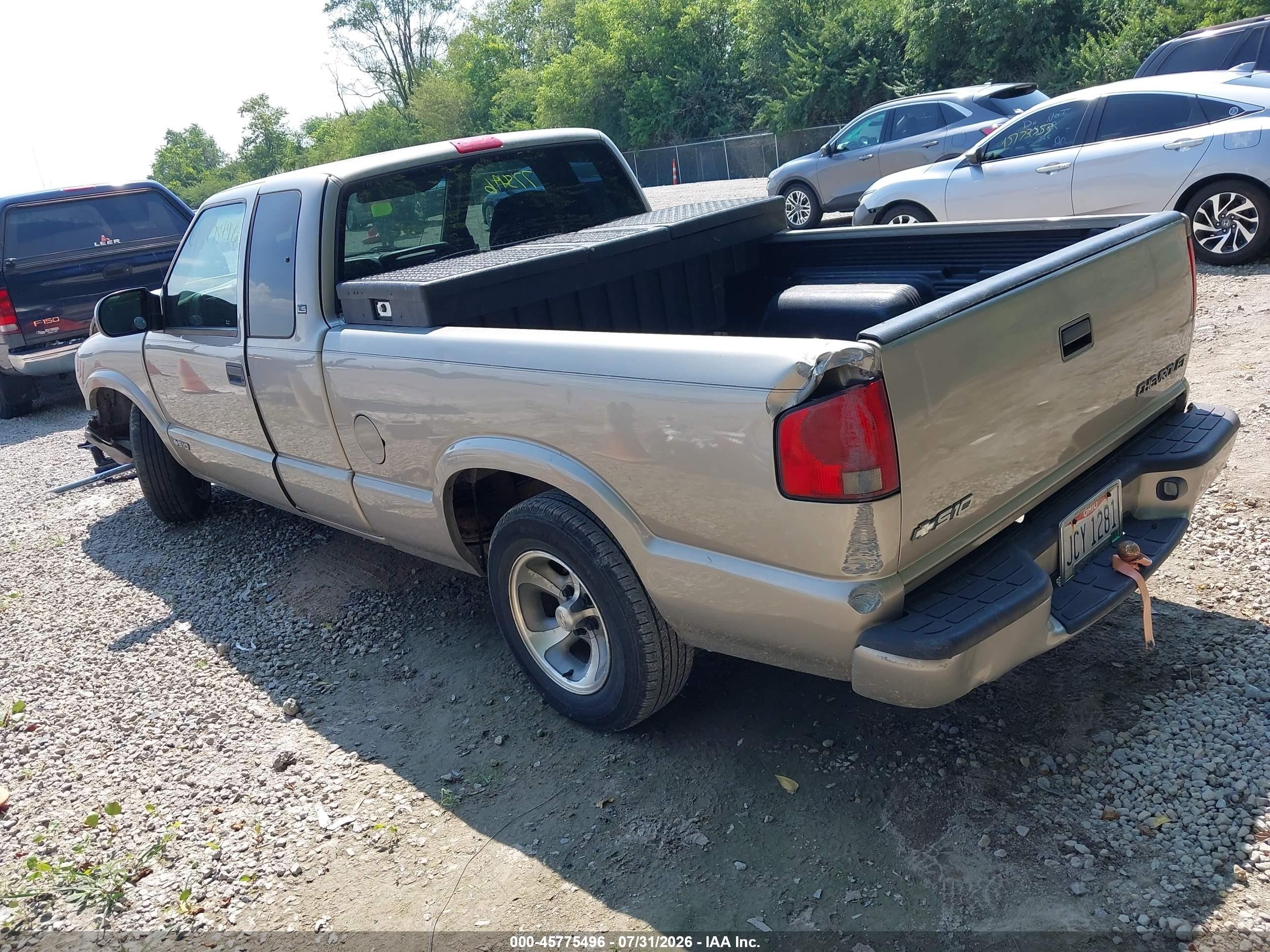 2001 Chevrolet S-10 Ls Gray vin: 1GCCS19WX18221452