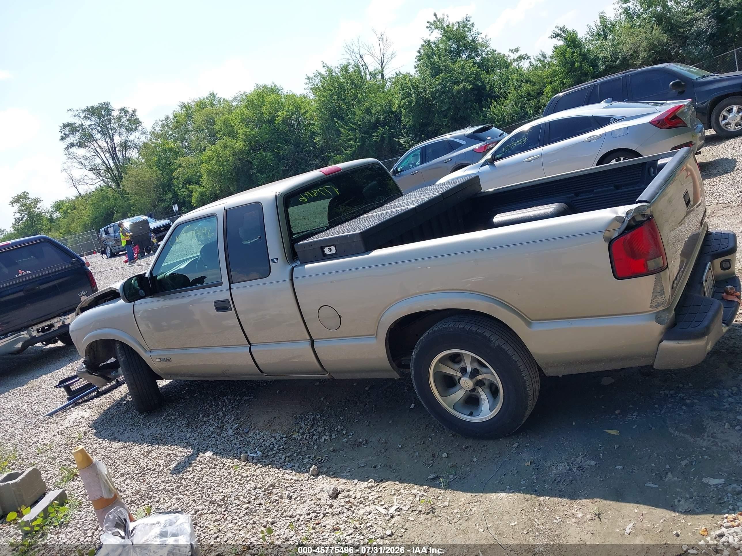 2001 Chevrolet S-10 Ls Gray vin: 1GCCS19WX18221452