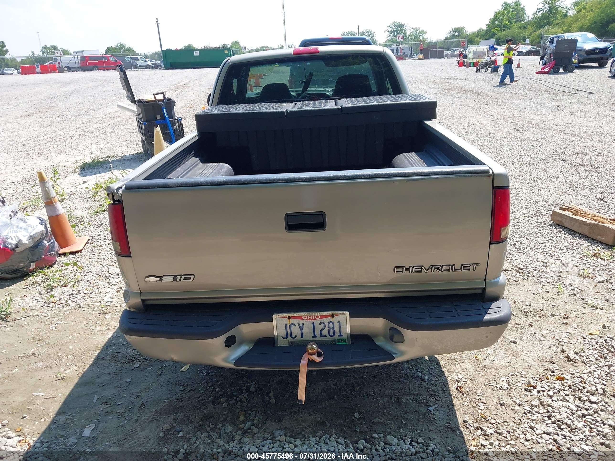 2001 Chevrolet S-10 Ls Gray vin: 1GCCS19WX18221452