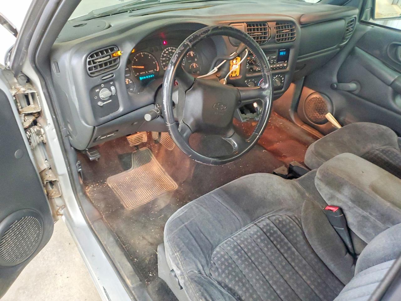 2001 Chevrolet S Truck S10 White vin: 1GCCS19WX1K146559