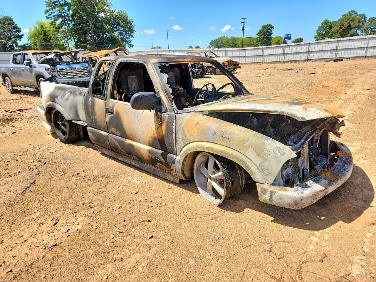 2002 Chevrolet S Truck S10 Burn vin: 1GCCS19WX28262505