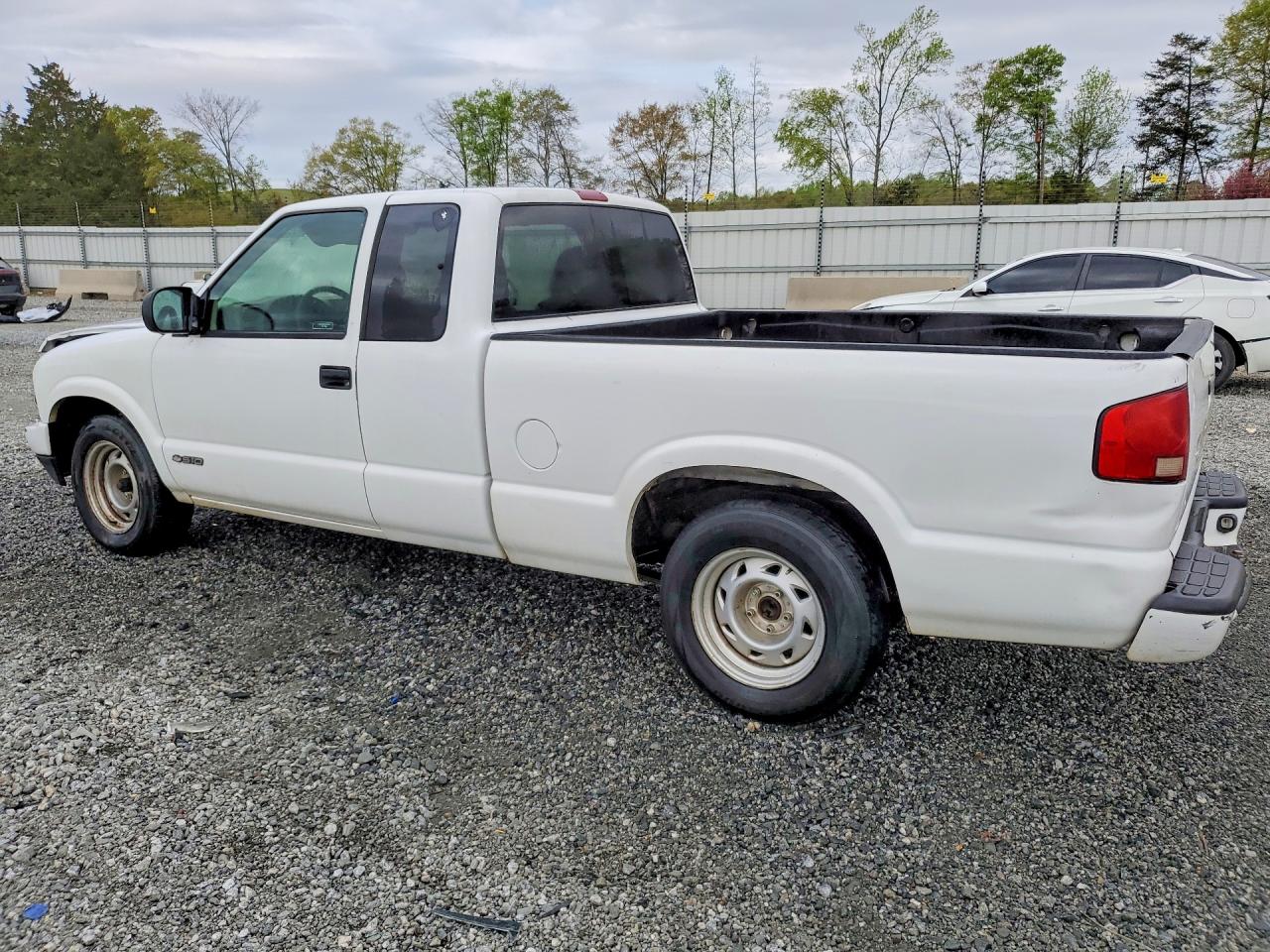 2000 Chevrolet S Truck S10 White vin: 1GCCS19WXYK158298