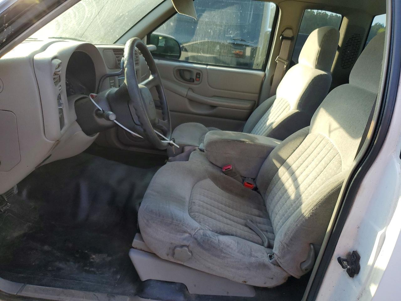 2000 Chevrolet S Truck S10 White vin: 1GCCS19WXYK158298