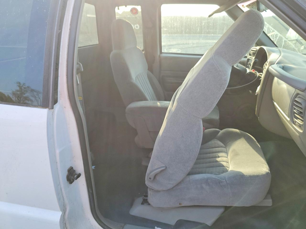 2000 Chevrolet S Truck S10 White vin: 1GCCS19WXYK158298