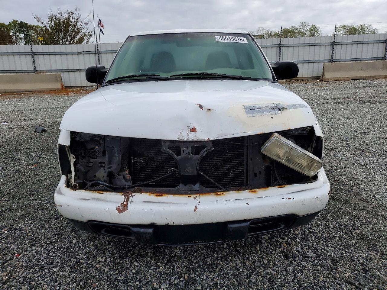 2000 Chevrolet S Truck S10 White vin: 1GCCS19WXYK158298