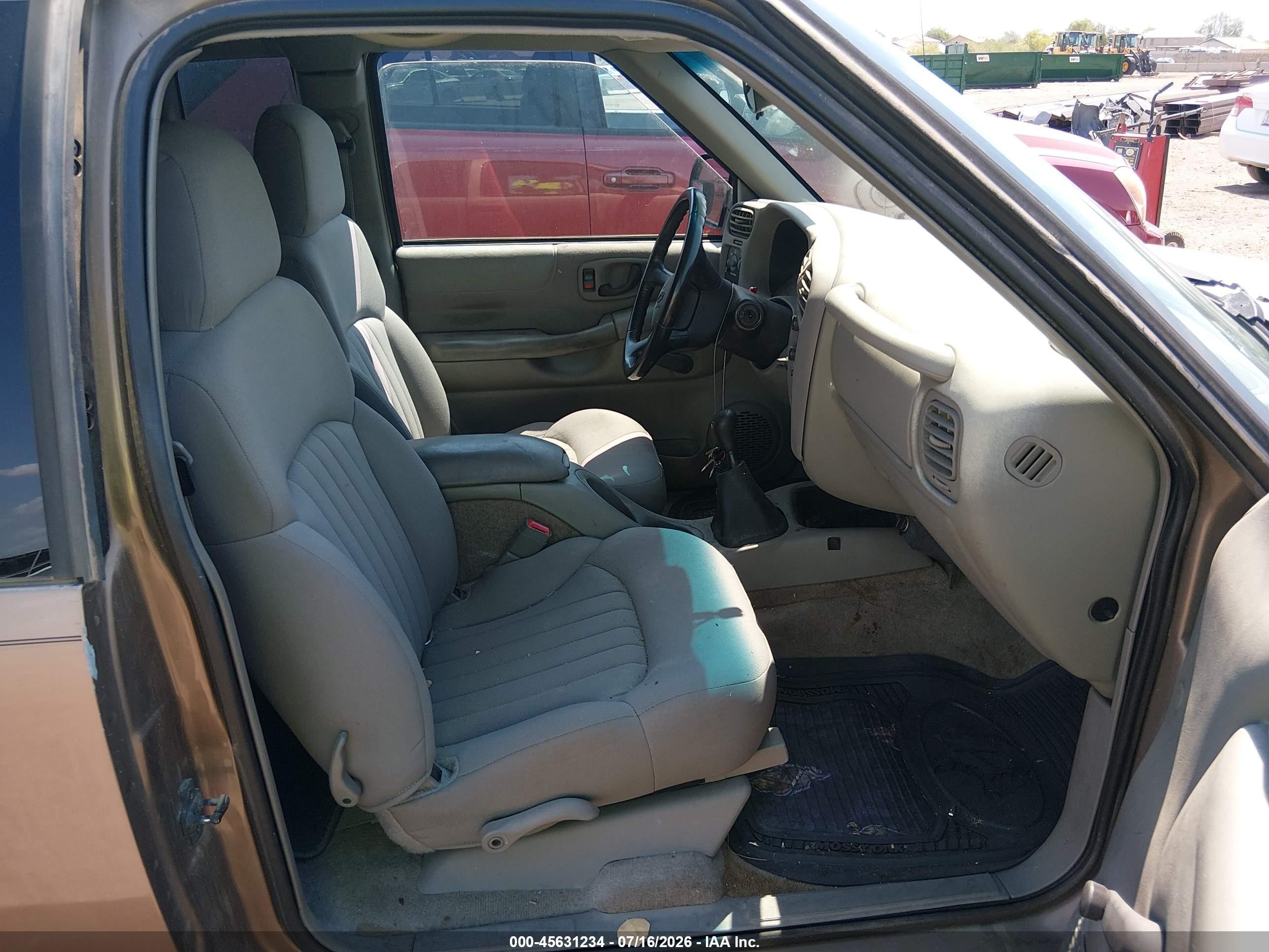 2003 Chevrolet S-10 Ls Золотой vin: 1GCCS19X138106315