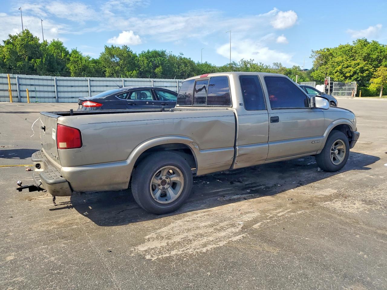 2003 Chevrolet S Truck S10 Tan vin: 1GCCS19X138174114