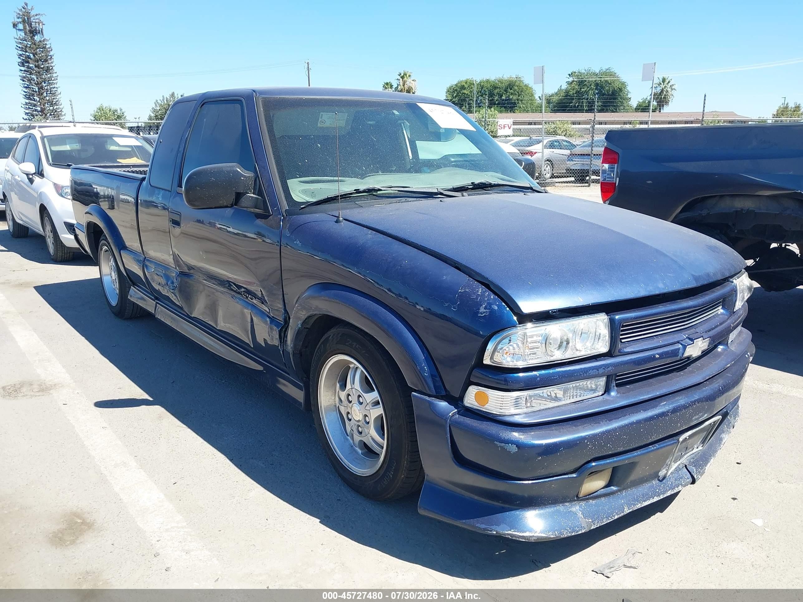 2003 Chevrolet S-10 Ls Blue vin: 1GCCS19X138220038