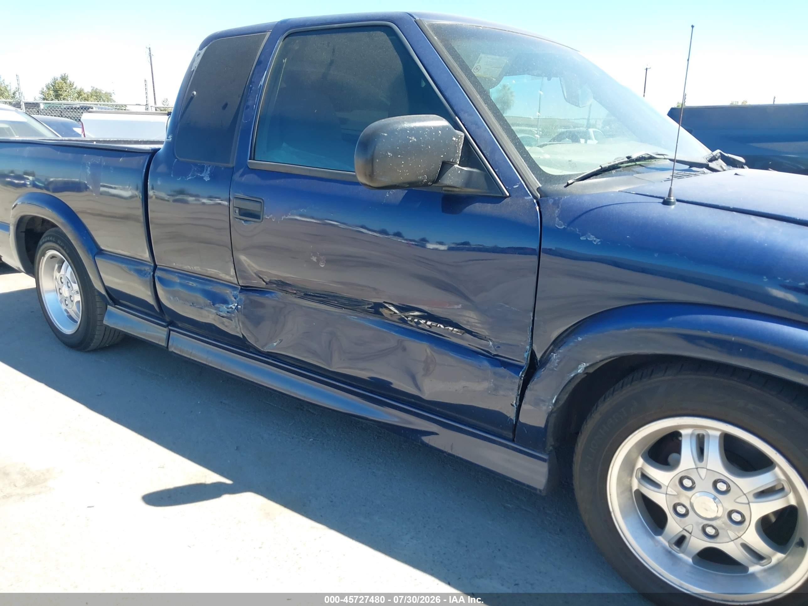 2003 Chevrolet S-10 Ls Blue vin: 1GCCS19X138220038