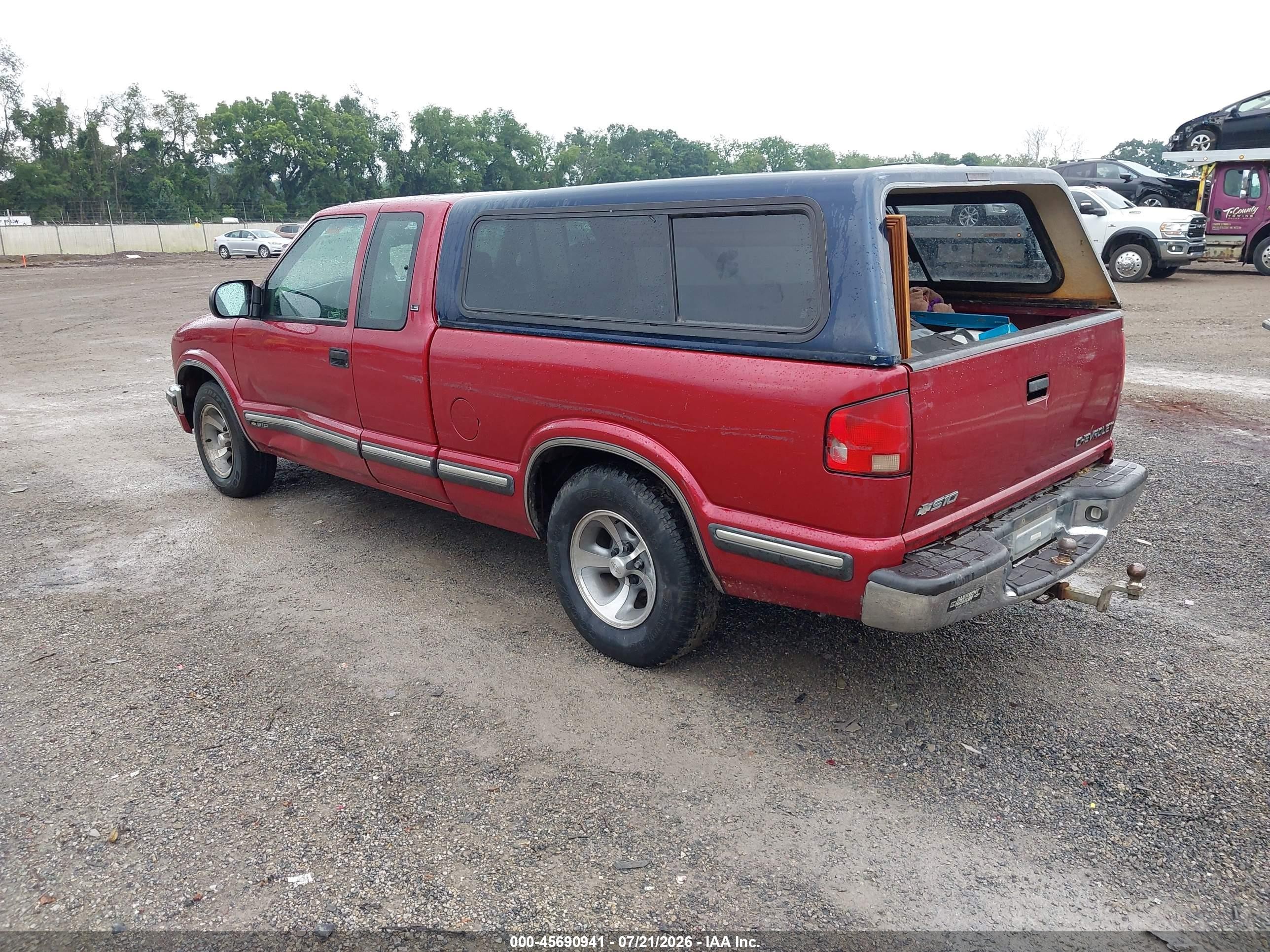 1999 Chevrolet S-10 Ls Red vin: 1GCCS19X1X8120138