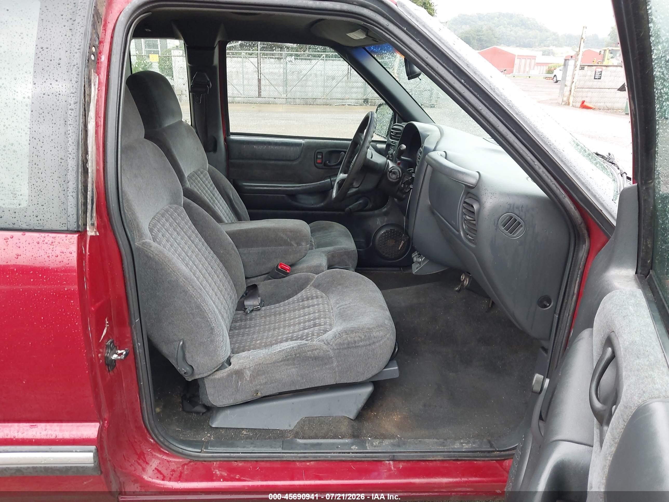 1999 Chevrolet S-10 Ls Red vin: 1GCCS19X1X8120138