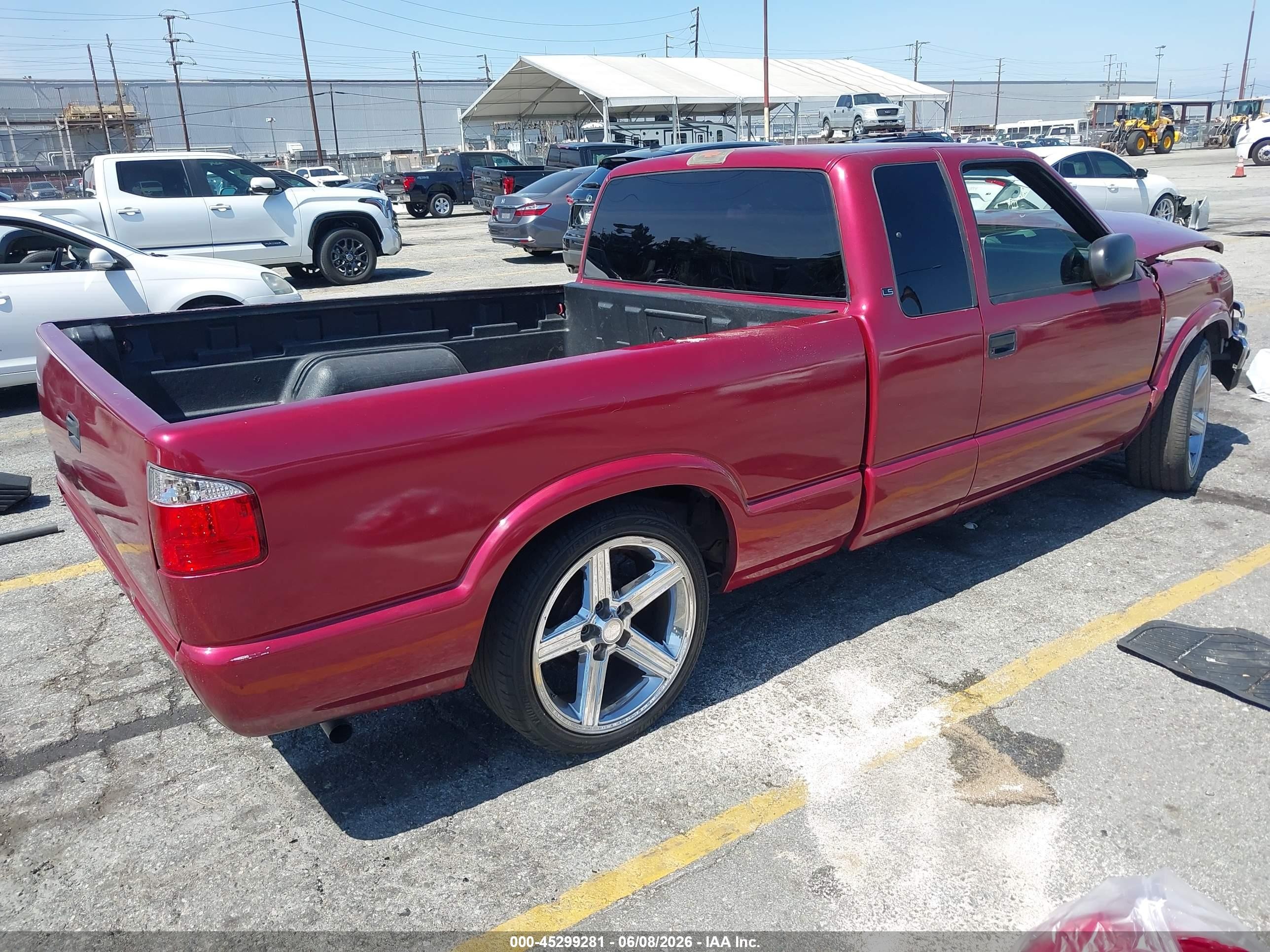 2003 Chevrolet S-10 Ls Red vin: 1GCCS19X238251864