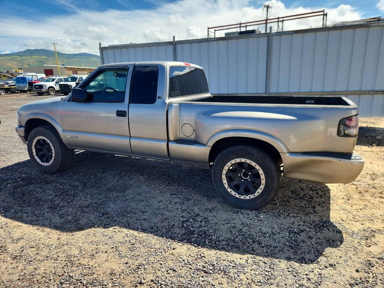 2003 Chevrolet S Truck S10 Gray vin: 1GCCS19X338280970