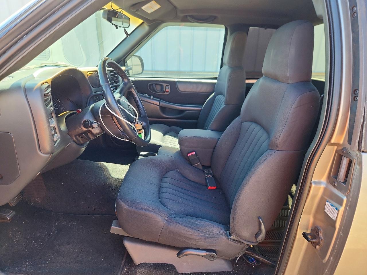 2003 Chevrolet S Truck S10 Gray vin: 1GCCS19X338280970