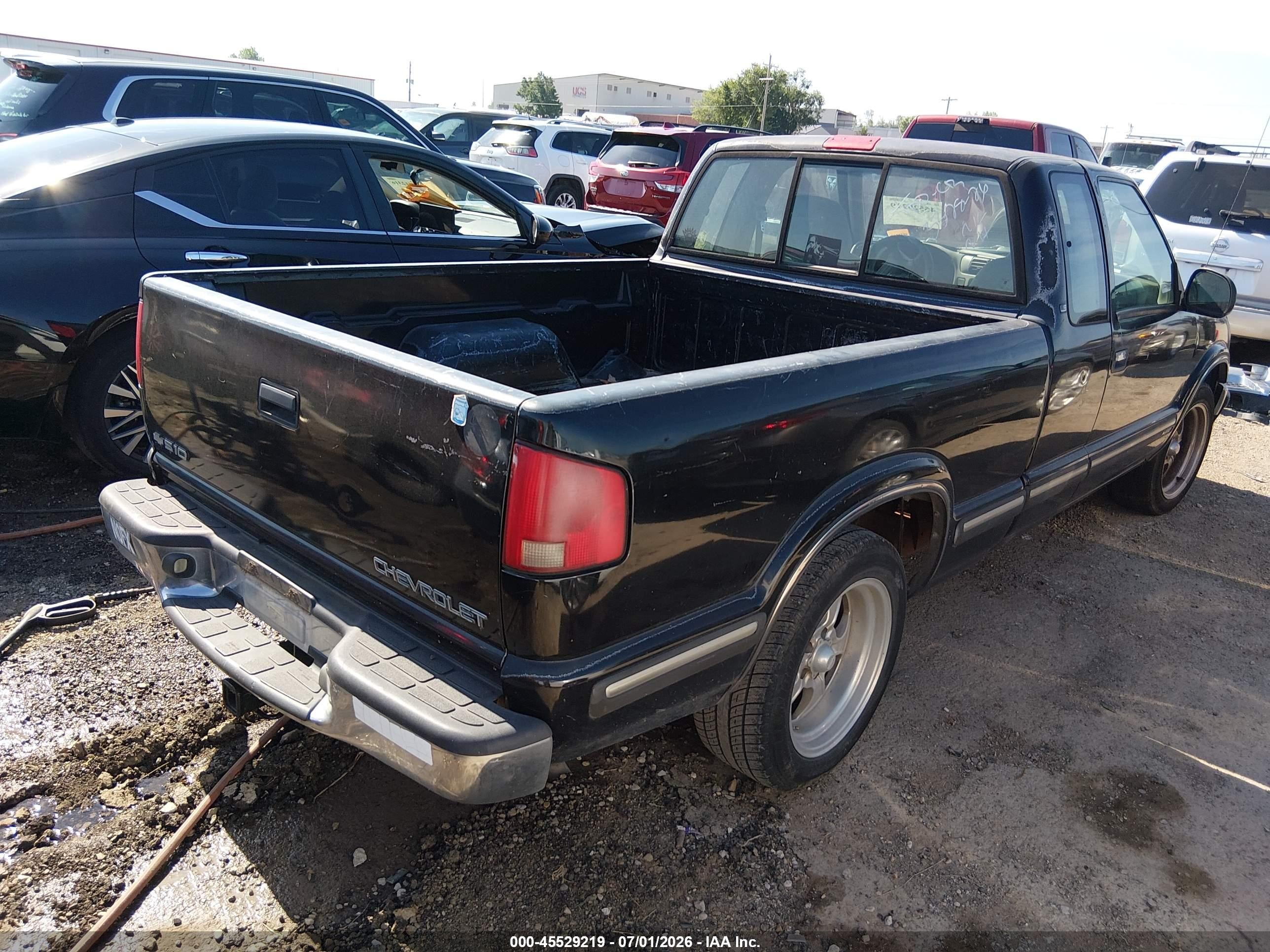 1998 Chevrolet S-10 Ls Black vin: 1GCCS19X3WK115704