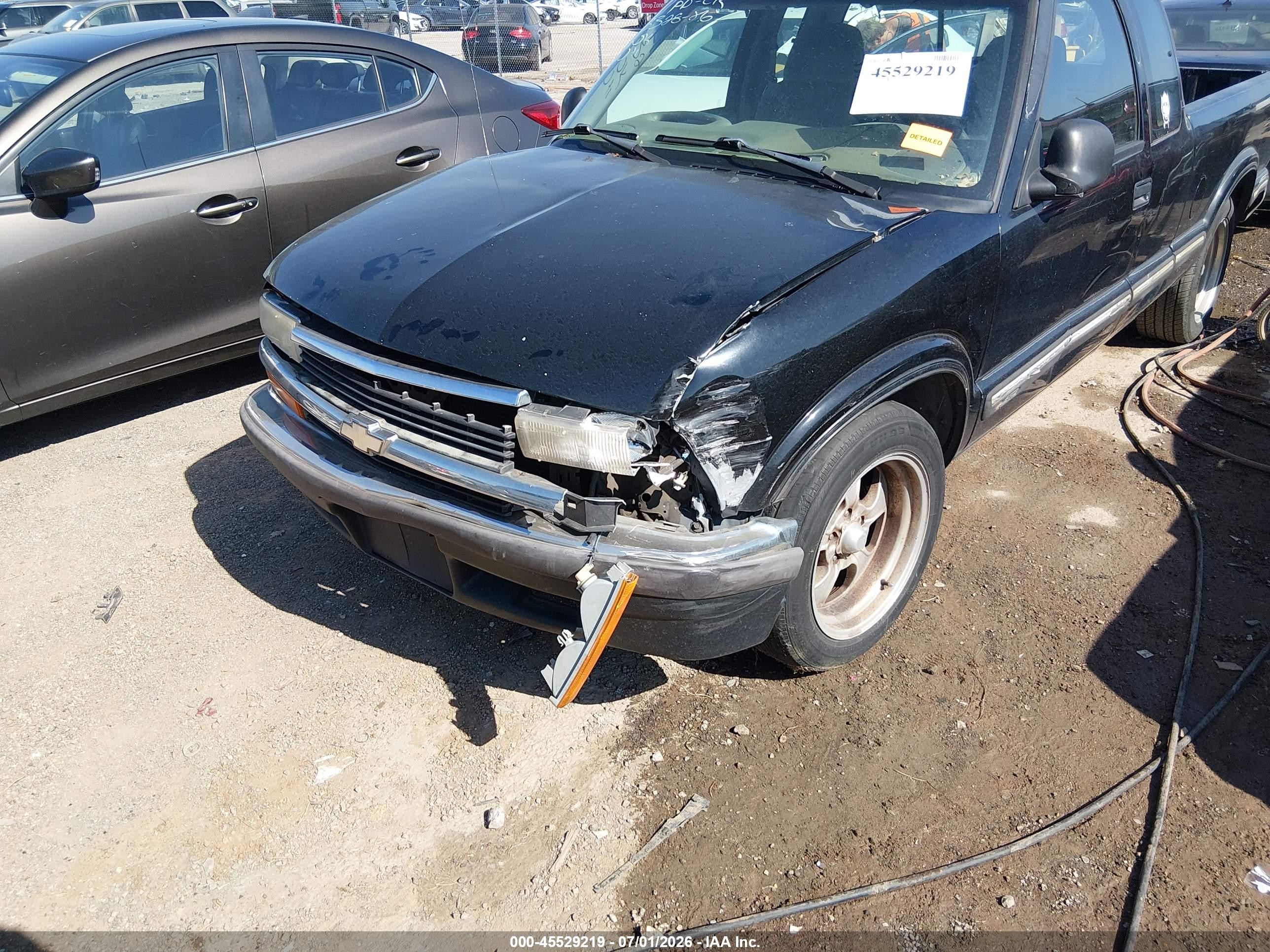 1998 Chevrolet S-10 Ls Black vin: 1GCCS19X3WK115704