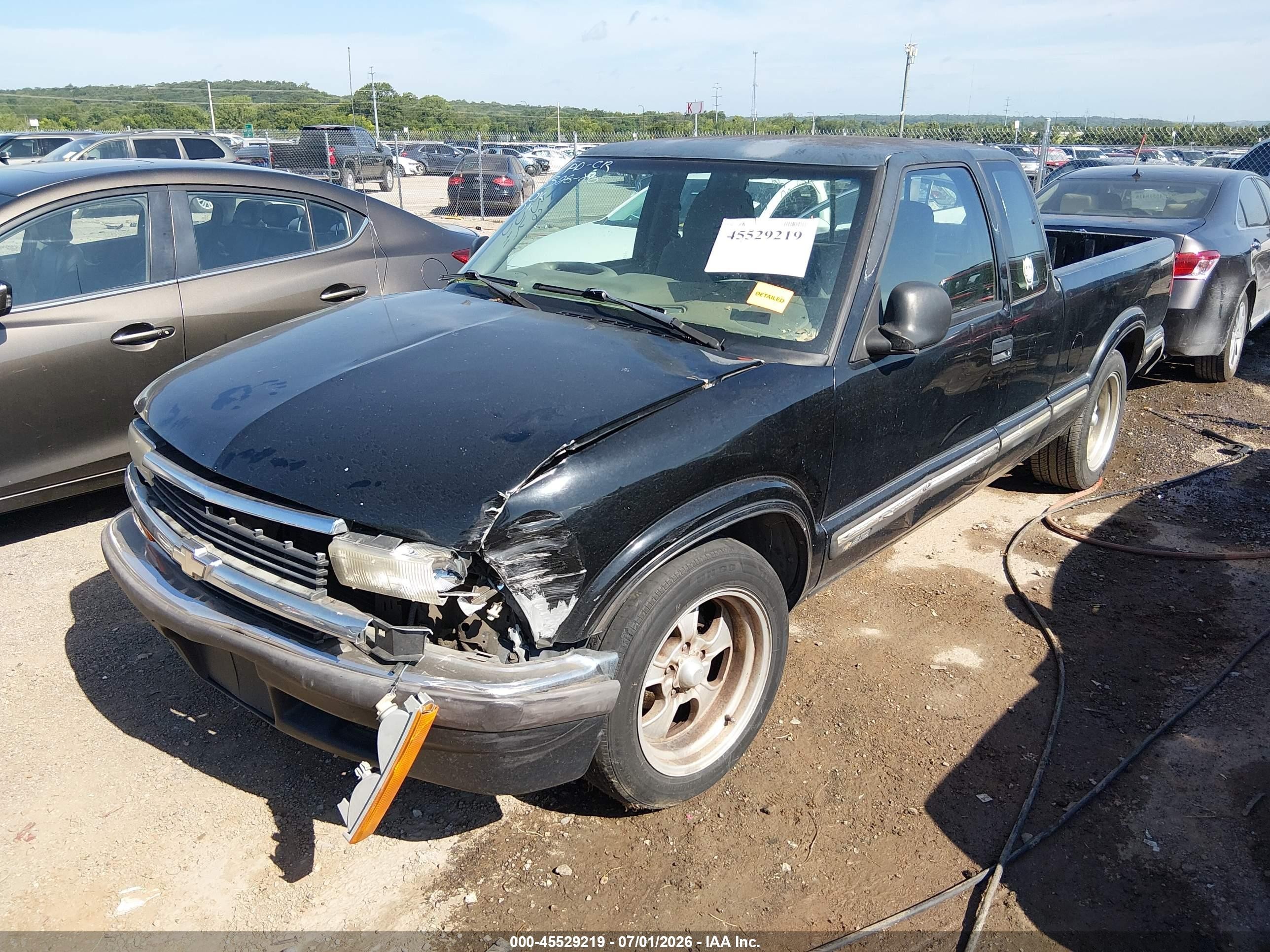 1998 Chevrolet S-10 Ls Black vin: 1GCCS19X3WK115704