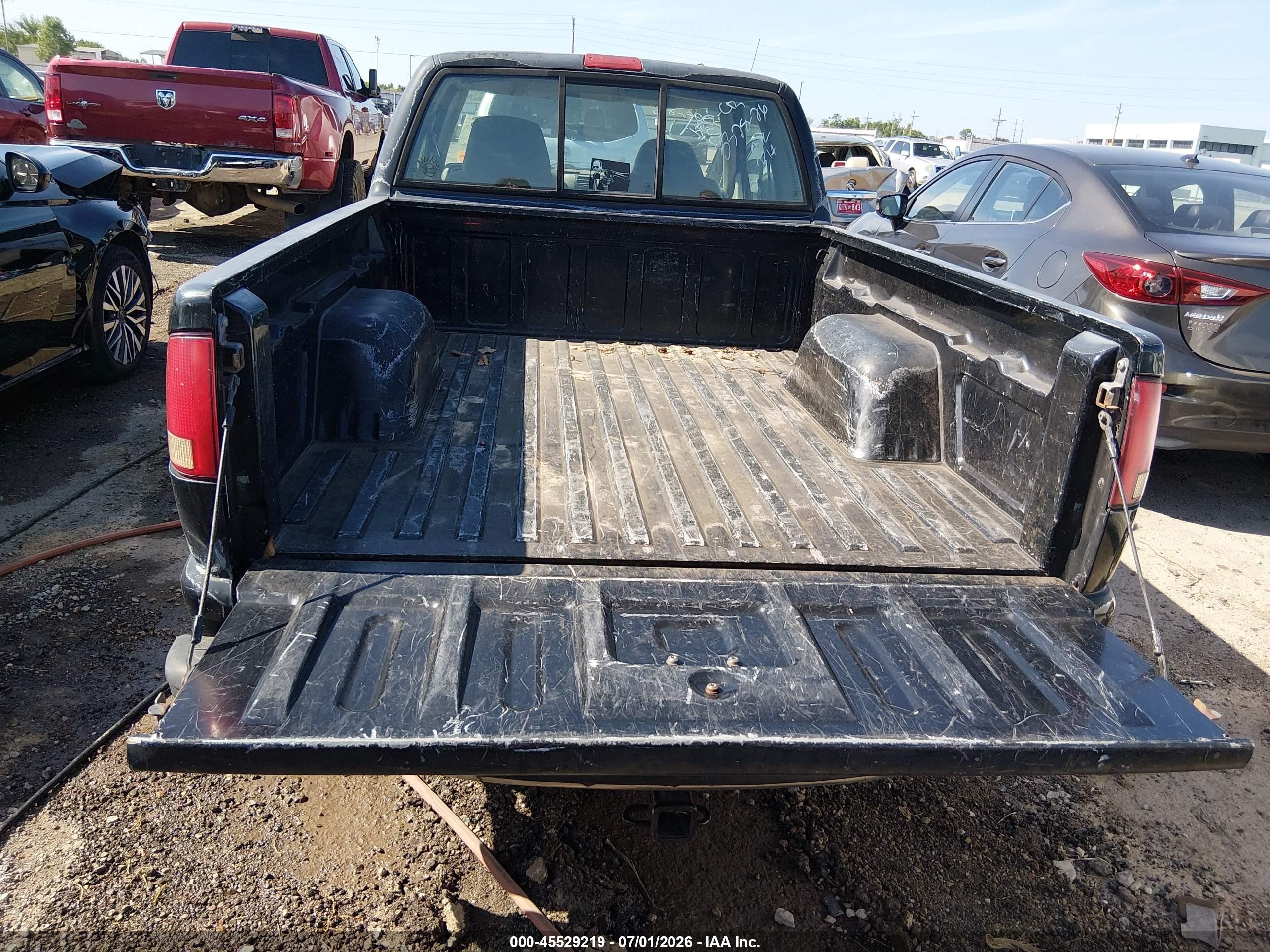 1998 Chevrolet S-10 Ls Black vin: 1GCCS19X3WK115704