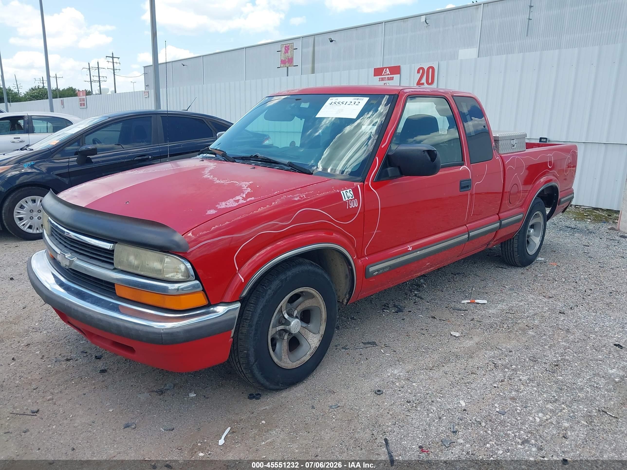 1999 Chevrolet S-10 Ls Red vin: 1GCCS19X3X8135790